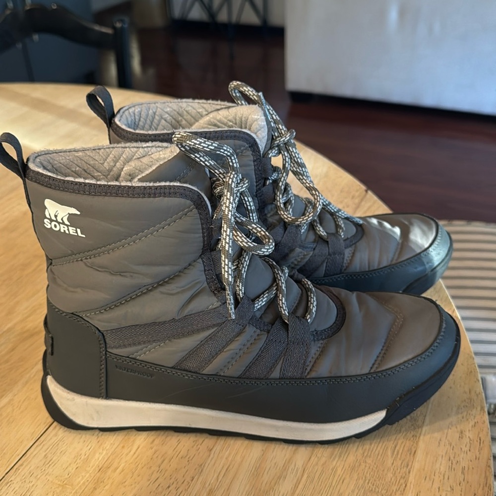 Sorel Whitney II snow boot women’s size 10